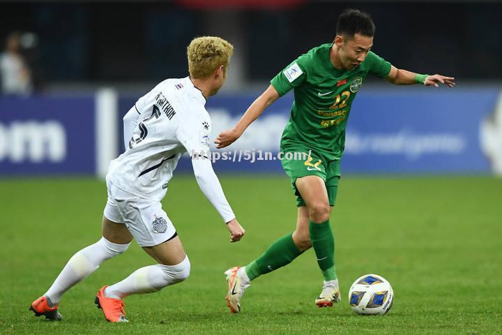 球队新晋球员表现出色，获得了主教练赞誉