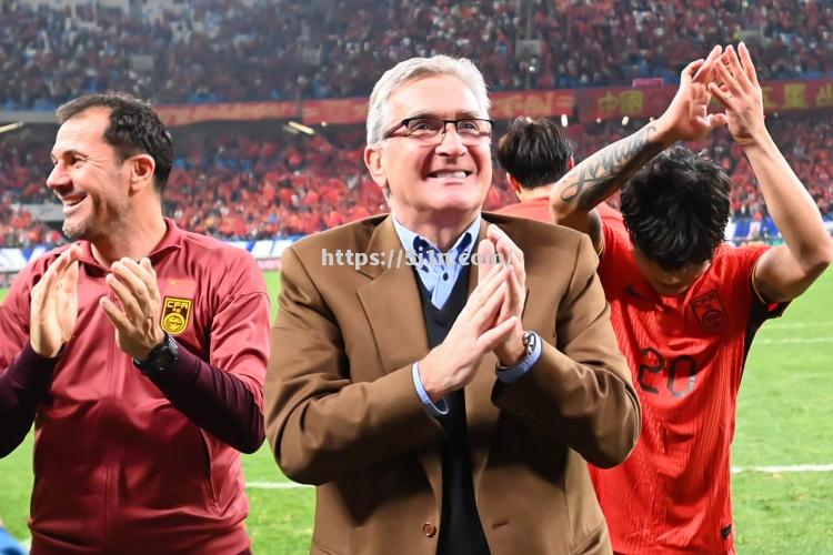 突发状况改变赛局,球员们拼尽全力争胜 突发状况改变赛局,球员们拼尽全力争胜