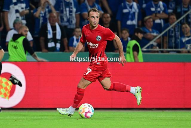 法兰克福宣布续约主帅，稳定球队战绩